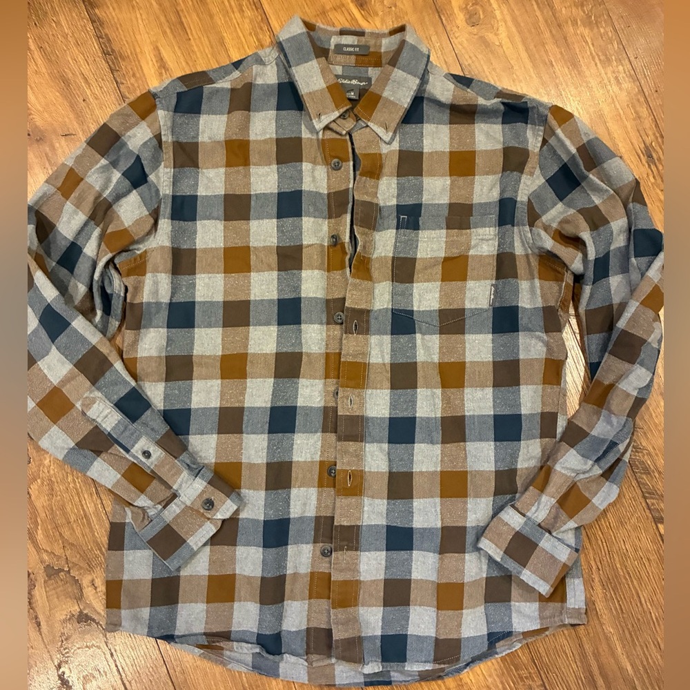 Eddie Bauer Plaid Button Down Collar L/S Shirt- Men’s Medium